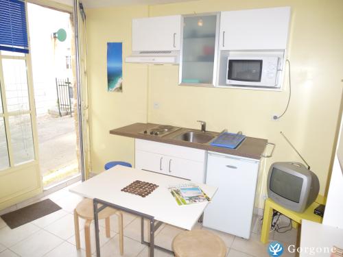Photo n&deg;2 de :Studette, �quip�e,prox tt com.,joli quartier bord de mer, GR34, Wifi, 