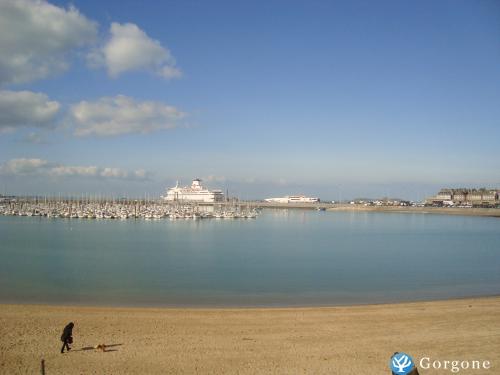 Photo n°3 de :SEJOUR  SAINT MALO  emplacement exceptionnel entre plage des sablons et l'intra muros