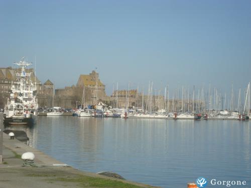 Photo n°2 de :SEJOUR  SAINT MALO  emplacement exceptionnel entre plage des sablons et l'intra muros