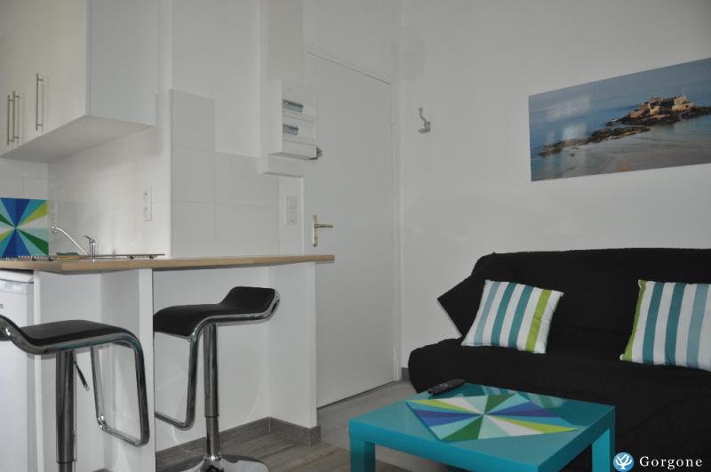 Photo n°2 de :Studio lumineux intra-muros  2 pas de la plage.