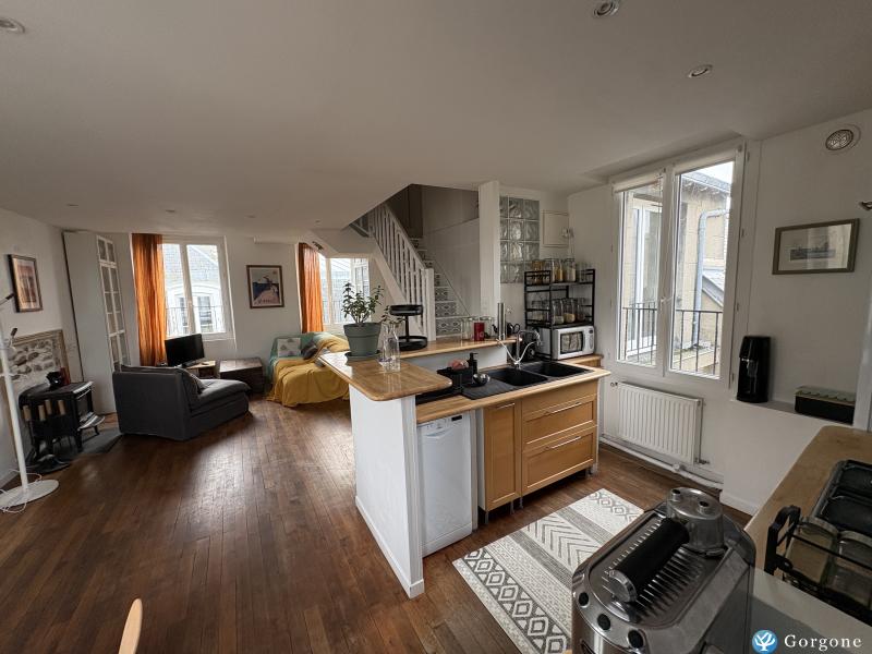 Photo n°3 de :Intra-muros, duplex de 80 m2 dans immeuble du XVIIIe, 30 m de la plage