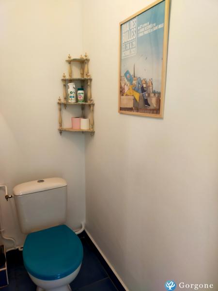Photo n°9 de :T3 - 2 chambres - Intra-muros / Mer. Parking dans la cour