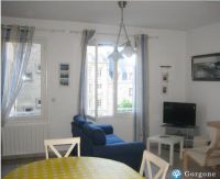 Coin salon avec TV écran plat 82 cm cliquez ici pour agrandir les photos de cette location à saint_malo