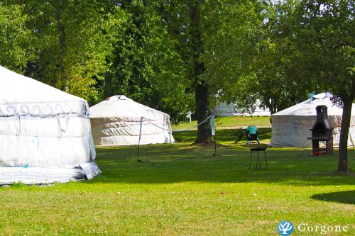 Photo n°7 de :village de yourtes